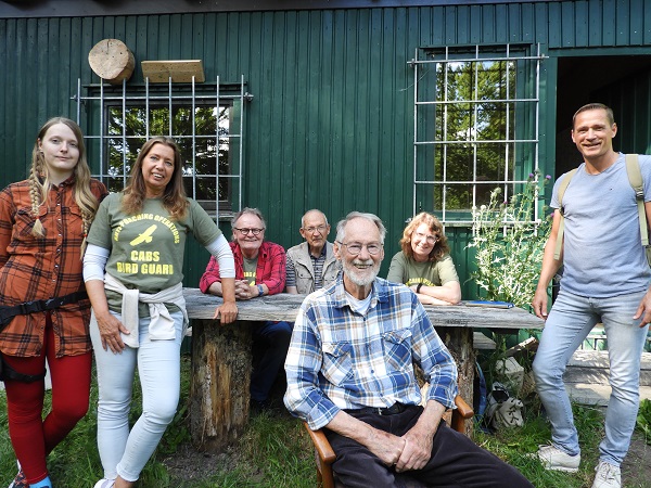 Die Naturschutzgruppe Raisdorf beim Treffen im Komitee-Schutzgebiet (© Astrid Jabs)