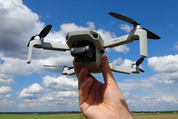 Die Weihennester im Getreide werden mithilfe von Drohnen lokalisiert