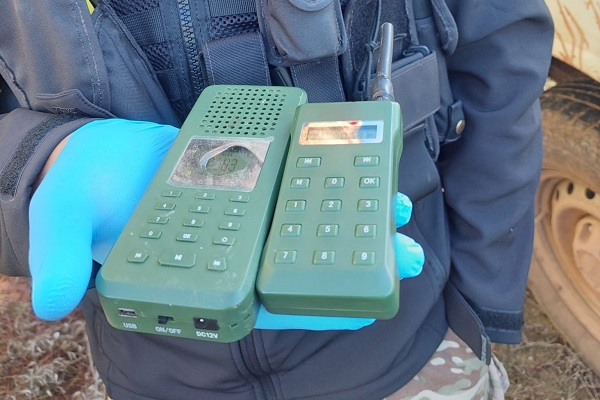 Für die Zugvogeljagd werden im Mittelmeerraum häufig illegale elektronische Lockgeräte genutzt.