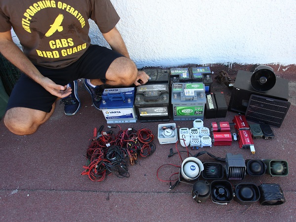 In Kalabrien sichergestellte illegale Wachtel-Lockanlagen