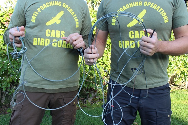 Von Komitee-Mitgliedern eingesammelte Metall-Schlingen in Norditalien